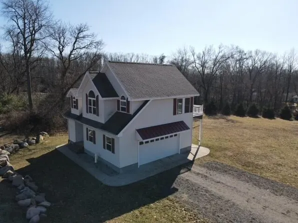 1804 Barber Dr, Hillsdale, MI 49242