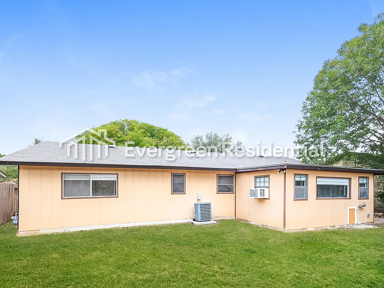 5930 Cliff Valley Dr — Photo 9