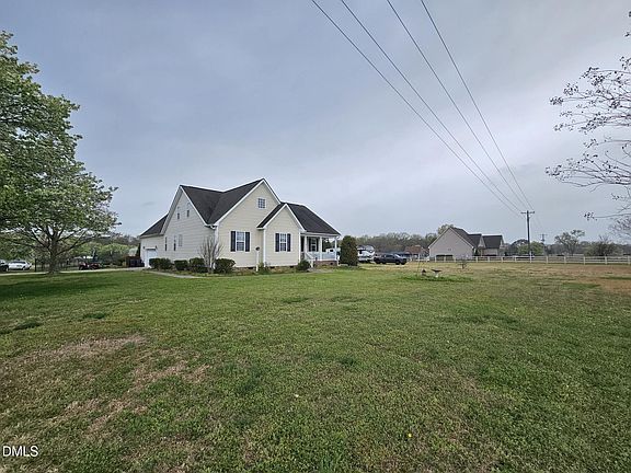 4th image of 40 Wild Winds Dr
