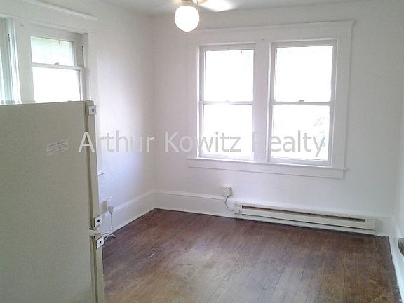 2nd image of 307 Taylor Ave #1