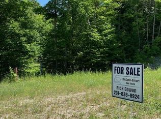 10043 Wildwood Rd, Petoskey, MI 49770