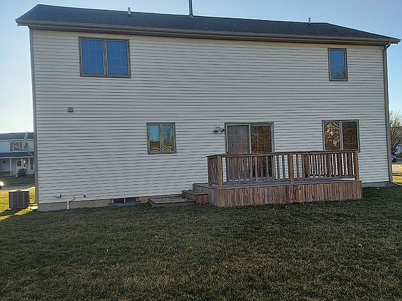 Back of the House w/Deck