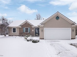 8131 Barberry Hill Dr, Mentor, OH 44060