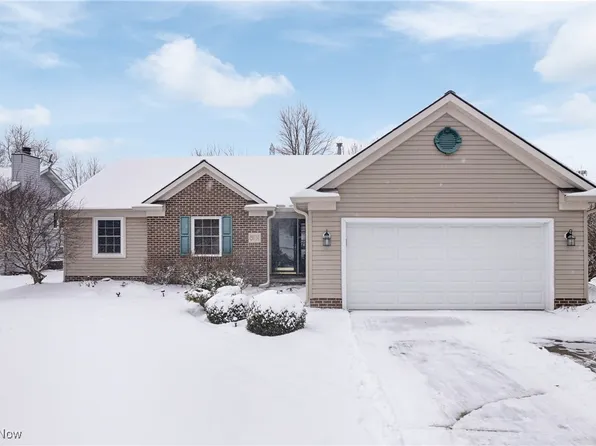 8131 Barberry Hill Dr, Mentor, OH 44060