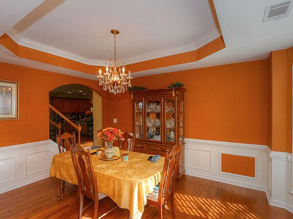 4th image of 410 Simonton Crest Dr