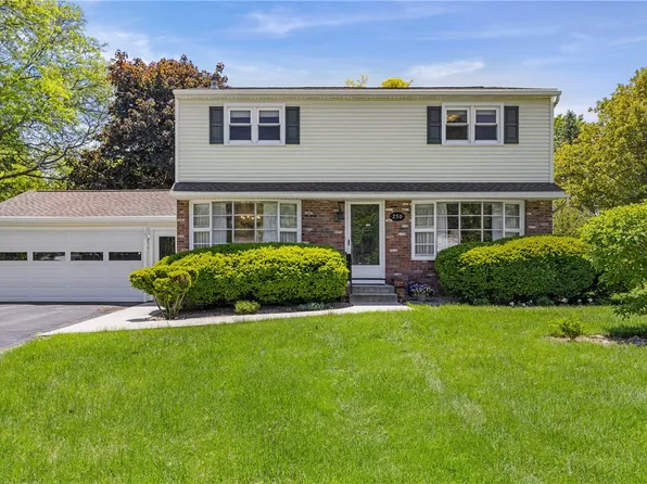 250 Willowcrest Dr, Rochester, NY 14618
