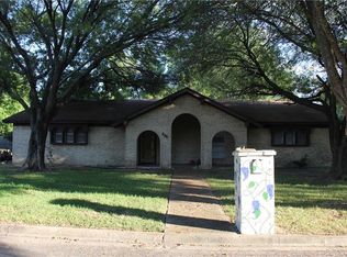 325 Crescent Dr, Hewitt, TX 76643