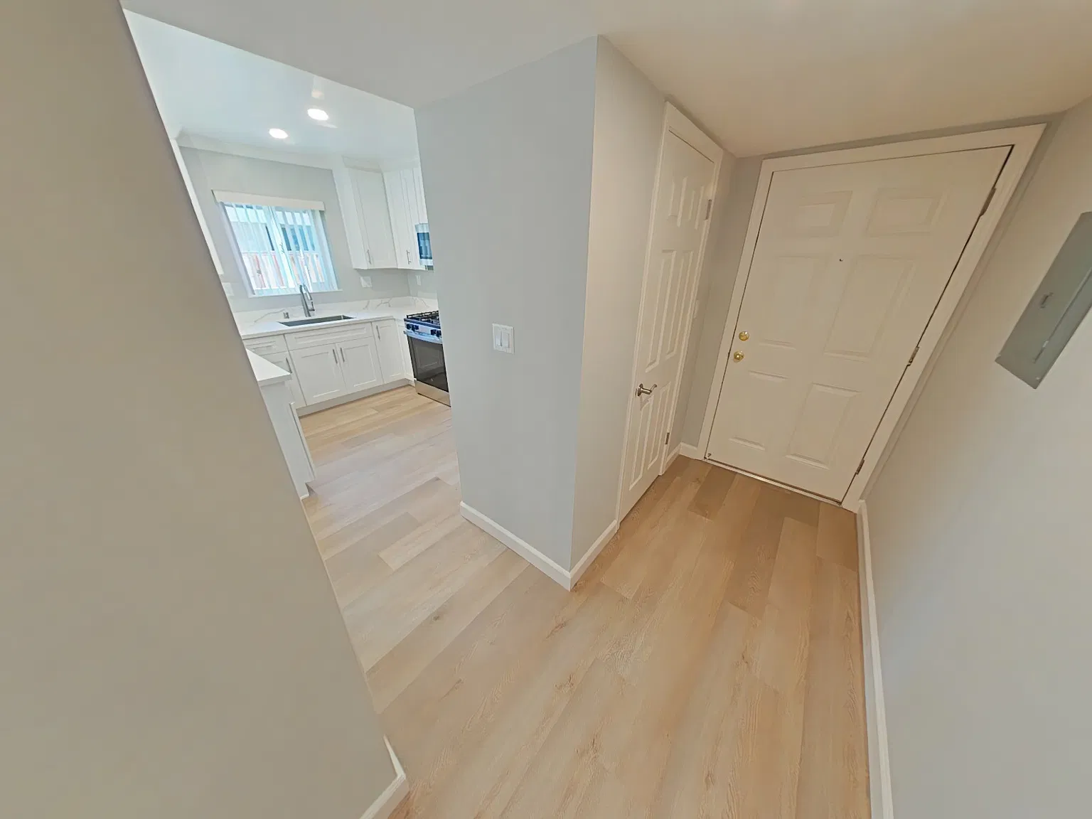 3 bed, 1400 sqft, $5,795 — Photo 4