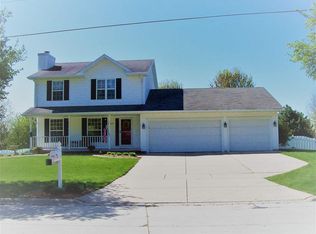 3040 Brook Park Dr, Green Bay, WI 54311