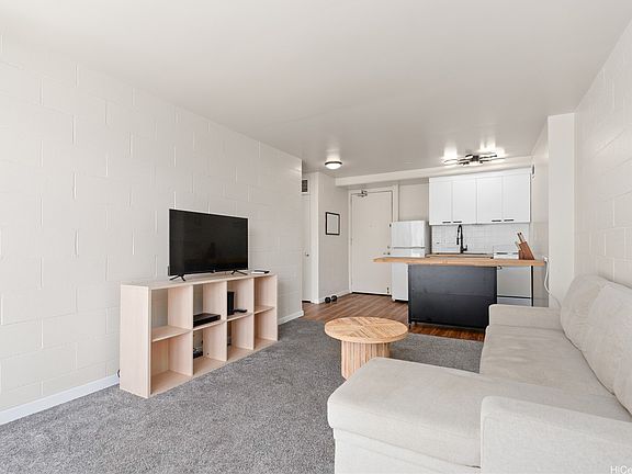 4th image of 445 Kaiolu St #212