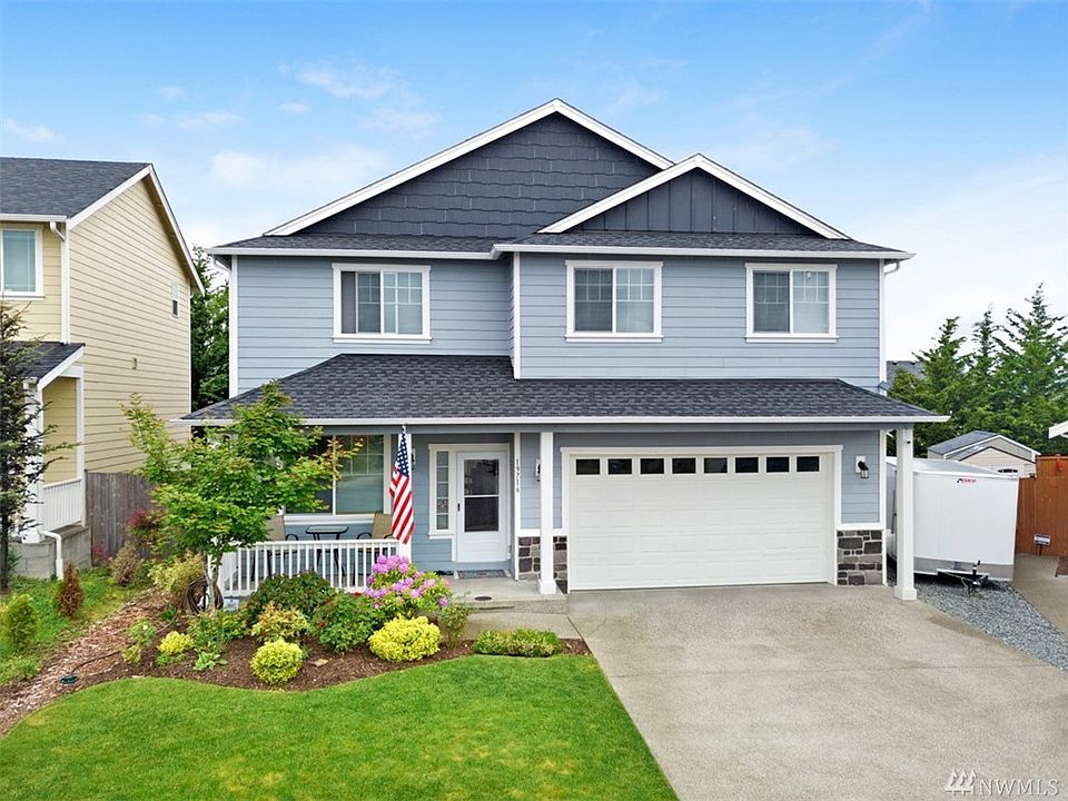 Maintained beautifully with a nice landscaped front yard!