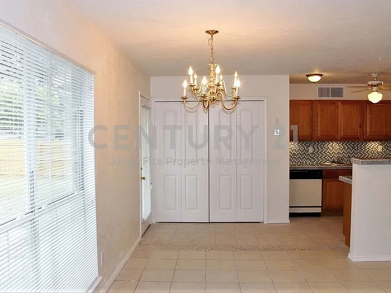 1533 Santa Fe Trl — Photo 5