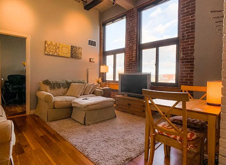 320 W 2nd St #404 — Photo 4