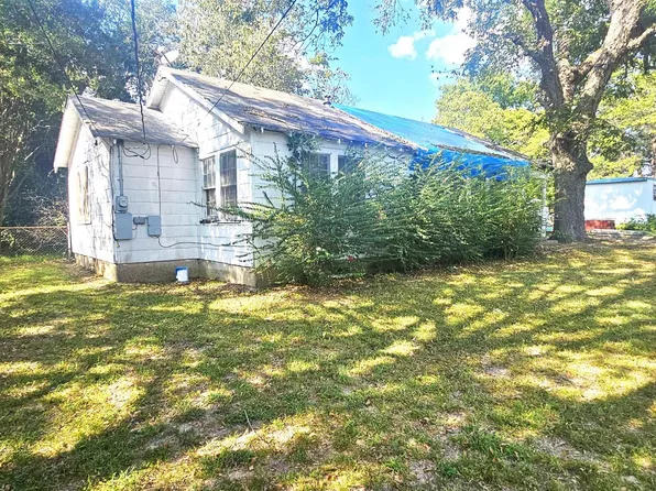 519 E Longview St, Arp, TX 75750