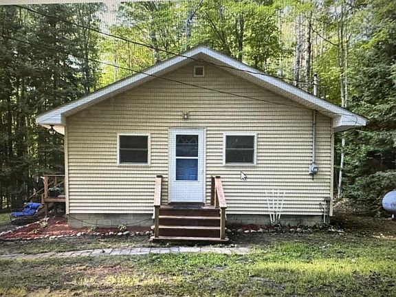 3rd image of 19280 Pinecrest Cir E