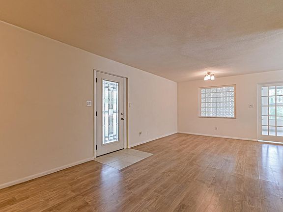 3rd image of 35 N Saint Andrews Dr