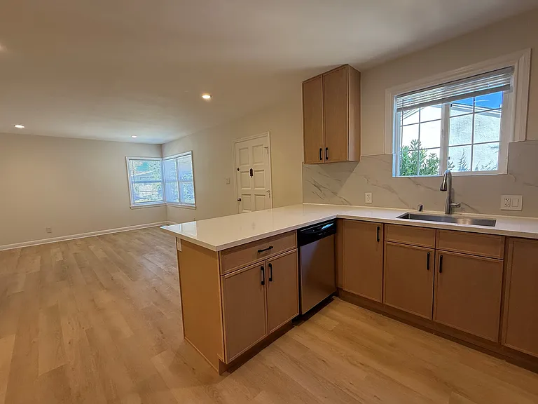 1540 Jasmine St — Photo 4
