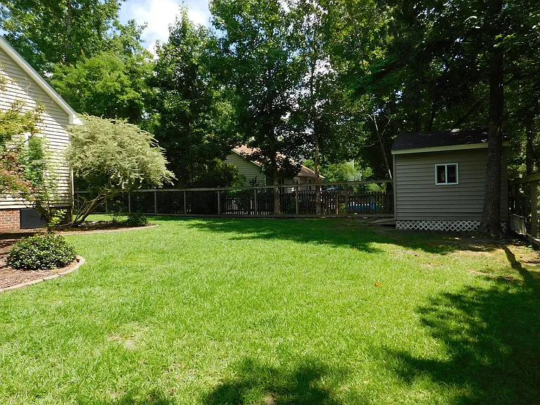 300 Taliaferro Ln — Photo 47
