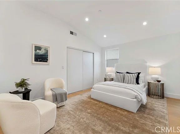 3rd image of 2640 Queen St