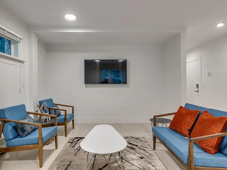 1425 Haro St #101 — Photo 4