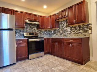 73 Nesmith St APT 5, Lowell, MA 01852