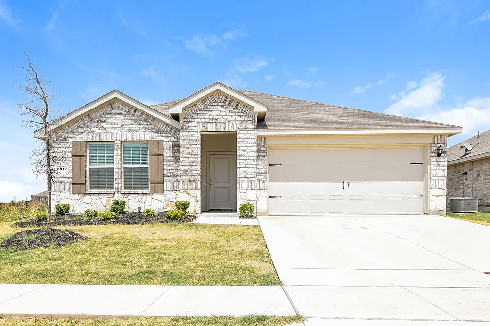 4 bed, 2.0 bath, 1815 sqft, $2,335 — Photo 1