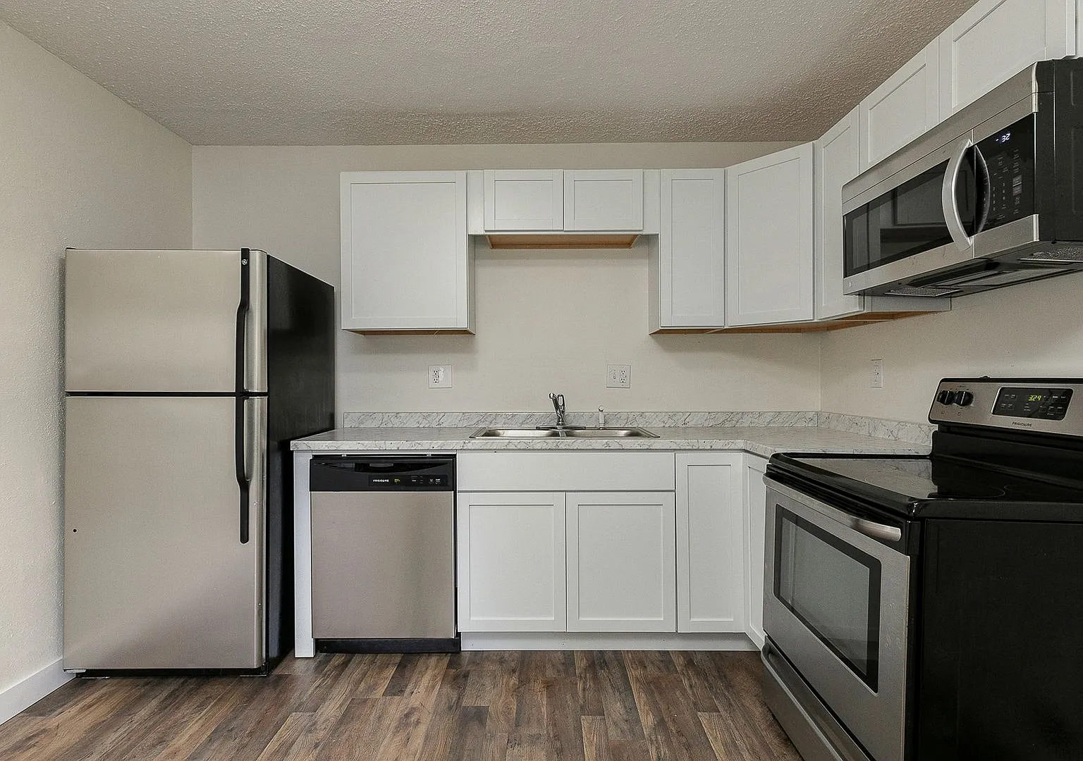 1 Bedroom | 1 Bathroom | Apartment | Located In the Heart of Downtown and Near Campus's — Photo 3