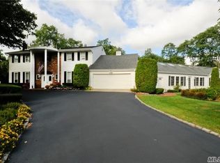 878 Gardiner Dr, Bay Shore, NY 11706