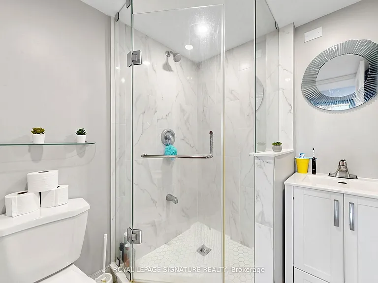 1360 Rathburn Rd E #1808 — Photo 22