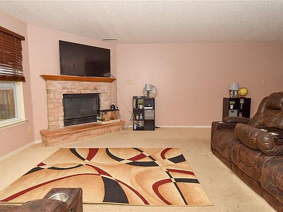 5th image of 9155 Blue Pine Dr