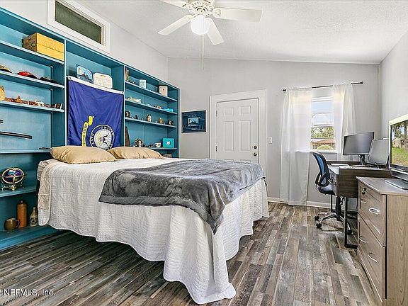 2nd image of 424 Oceanwood Dr