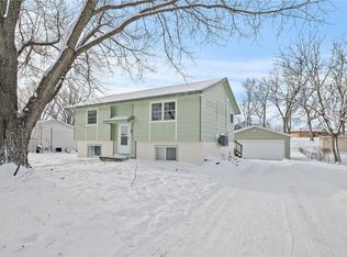 2230 Windflower Dr, Norwalk, IA 50211