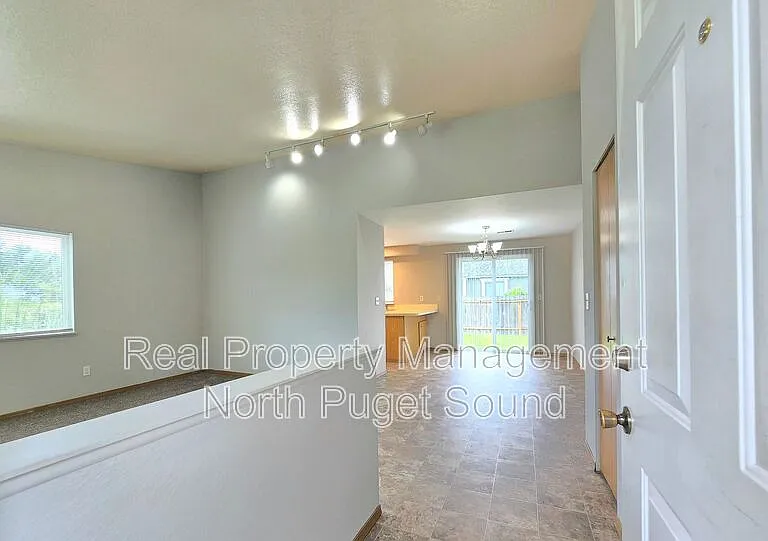 1414 128th Dr NE — Photo 2