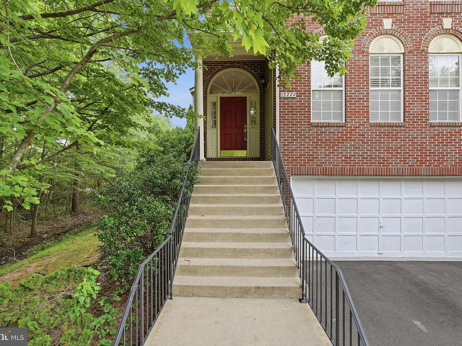 3 bed, 4.0 bath, 1984 sqft, $3,900 — Photo 3