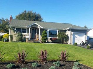 59 Verbena Dr, Commack, NY 11725