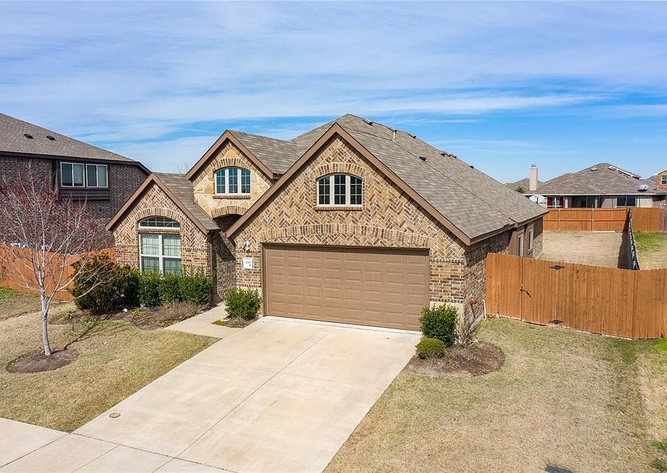 1st image of 2103 Blakehill Dr