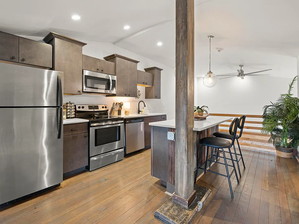 1533 Elm Street