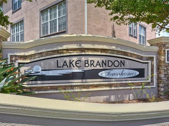 3rd image of 2532 Lexington Oak Dr