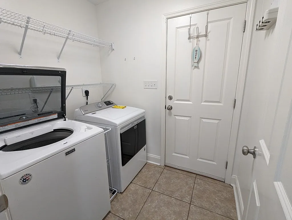 3 bed, 2.0 bath, 1510 sqft, $2,000 — Photo 3