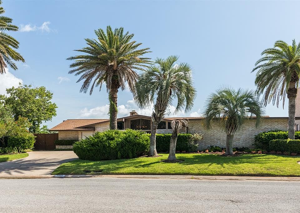 1st image of 2882 Dominique Dr