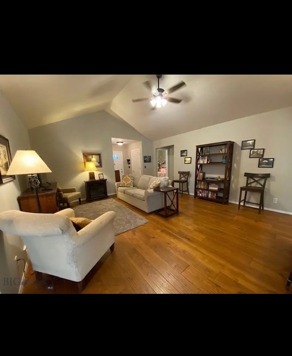 2813 W Villard St — Photo 1