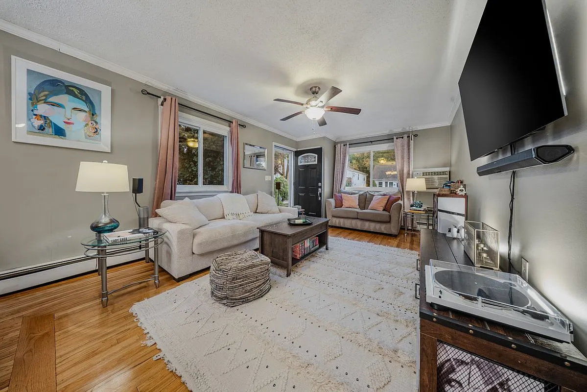 3 bed, 1.5 bath, 1680 sqft, $3,500 — Photo 3