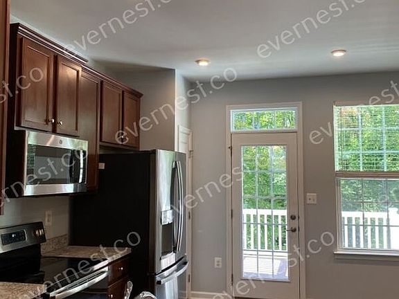 3rd image of 626 Streamview Dr