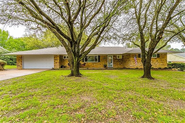 1st image of 217 Woodlawn Dr