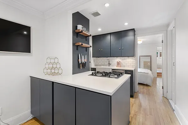 Sold by Dwell Residential Inc | media 18
