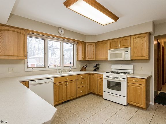 5th image of 675 Greenlawn Dr