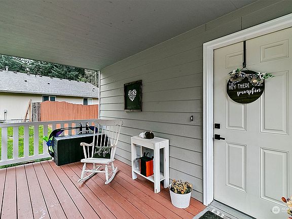 3rd image of 22448 Bluewater Drive SE