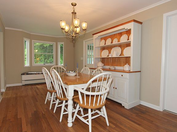 4th image of 15 Meadow Ln