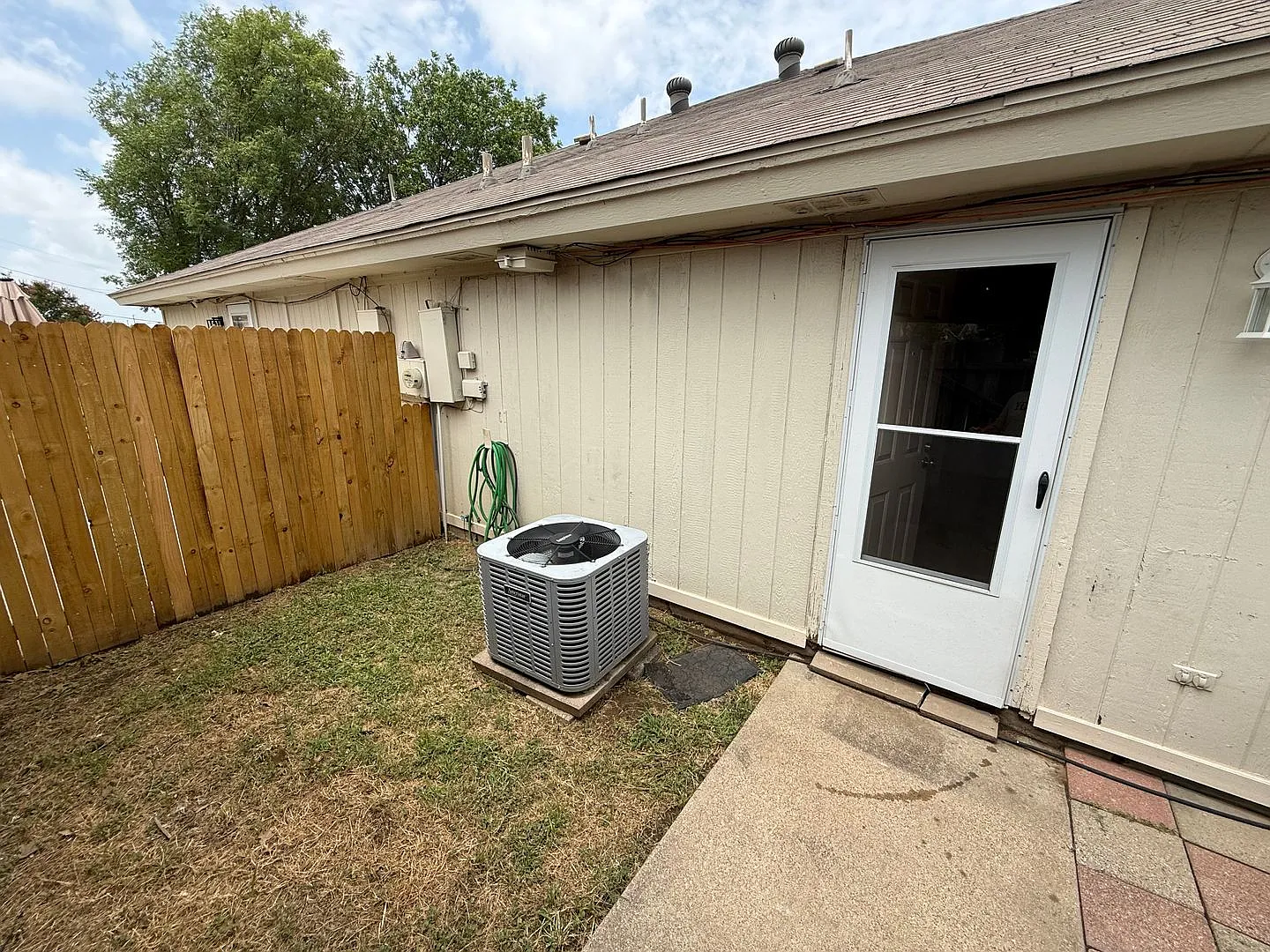 Charming 2-Bedroom 2-Bath Brick Duplex "Arlington" — Photo 2