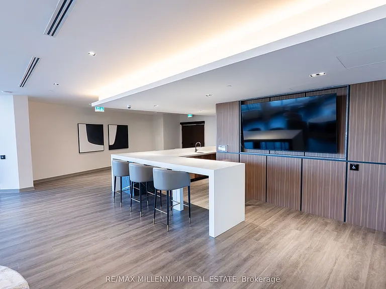 5105 Hurontario St #Penthouse 2 — Photo 26